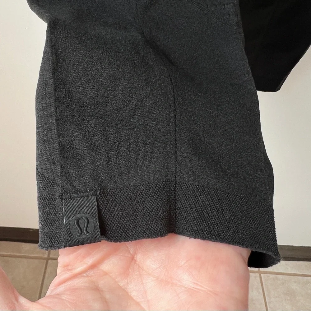 Lululemon Perforated Black Light Speed Crop